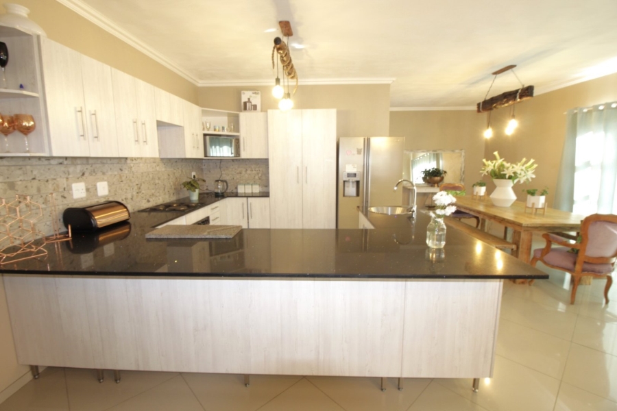 3 Bedroom Property for Sale in Wavecrest Eastern Cape